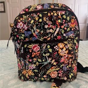 Vera Bradley Disney 100
CLASSICS ON THE GREEN
Mini Totepack Backpack